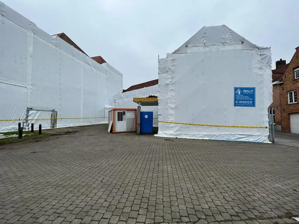 Asbitech saneert in opdracht van PIC Renodecor het voormalig woonzorgcentrum Sint-Clara in Brugge