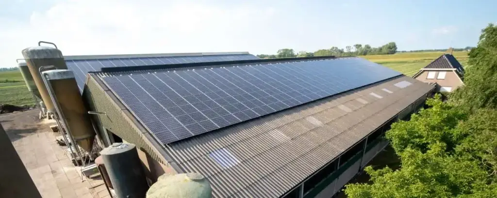 Mag ik zonnepanelen plaatsen op een asbesthoudend dak